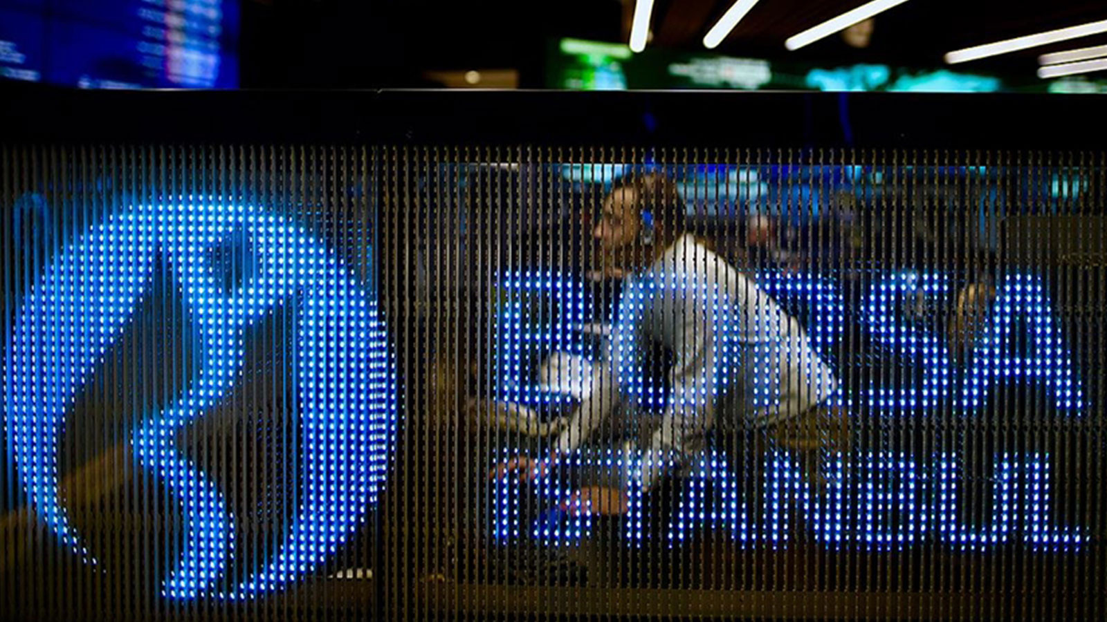 Borsa günün ilk yarısında yatay bir seyir izledi
