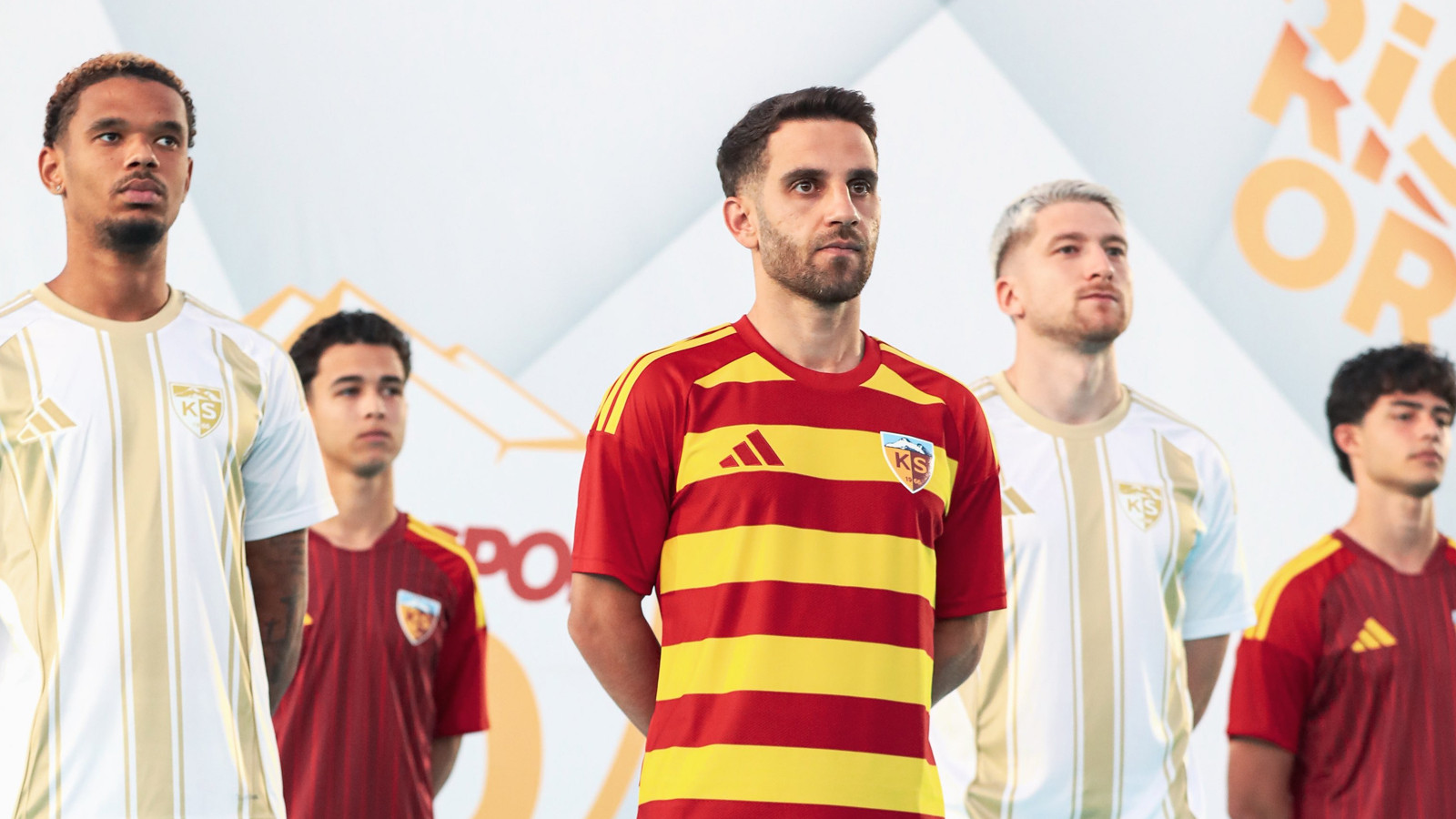 Kayserispor'un yeni sezon formaları tanıtıldı