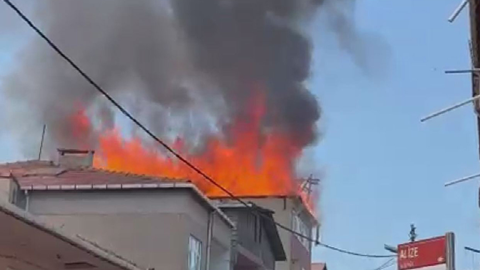 Pendik'te 5 katlı binada yangın