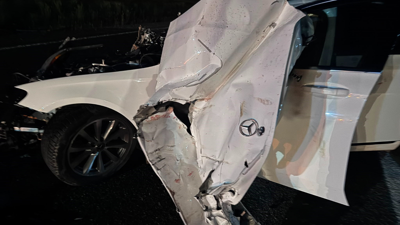 Sivas'ta traktöre çarpan otomobilde 4 kişi yaralandı