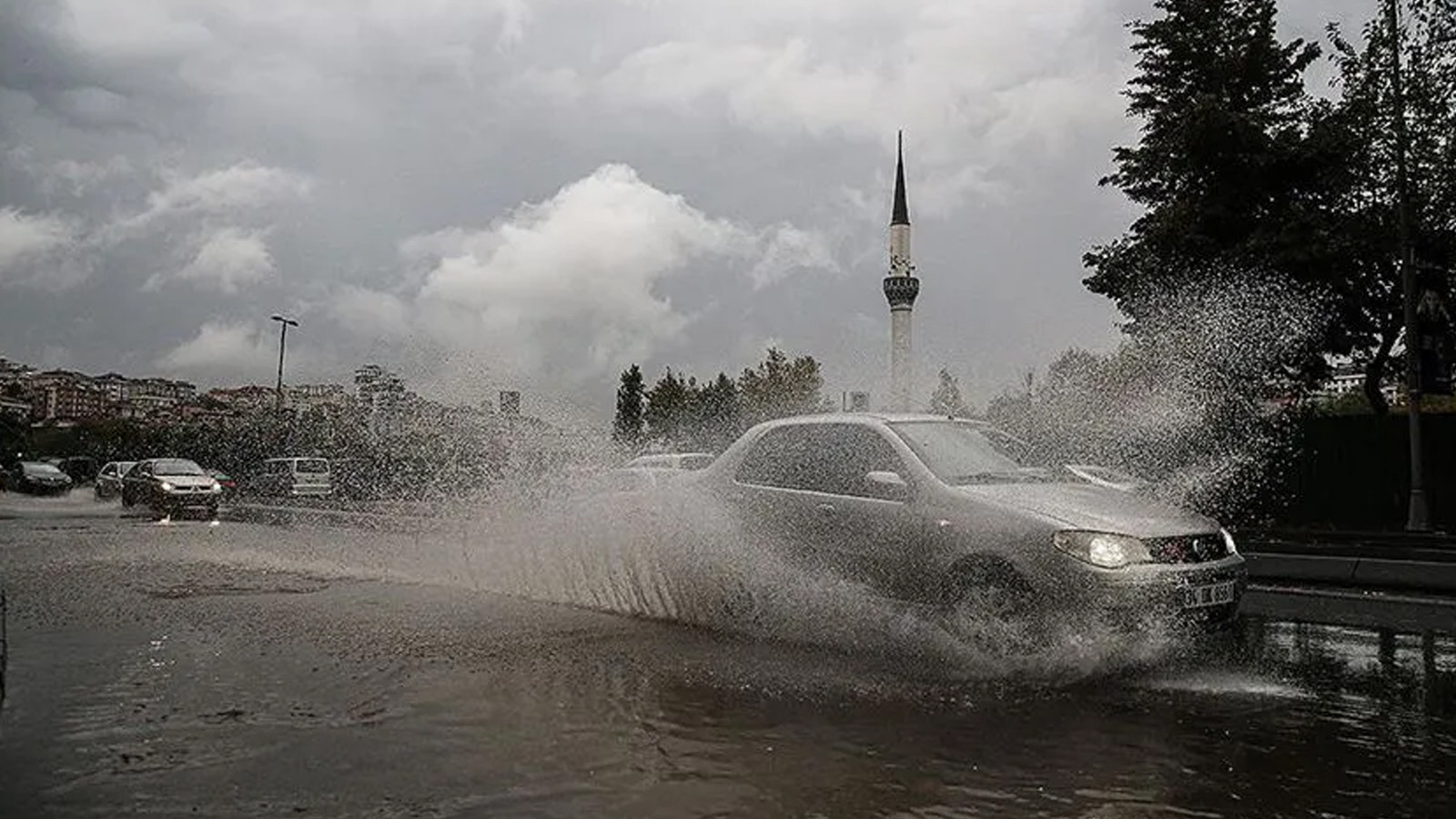 İstanbul için sağanak yağış ve dolu uyarısı