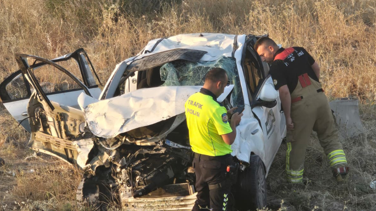 Şırnak’ta otomobil tarlaya uçtu: Ölü ve yaralılar var