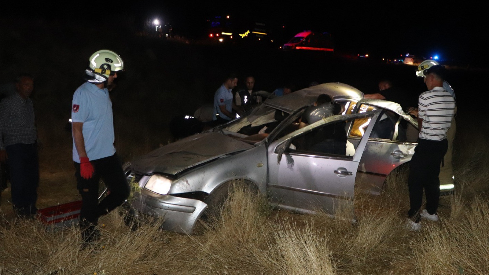 Malatya'da Ağaca Çarpan Otomobilde 2 Ölü, 4 Yaralı