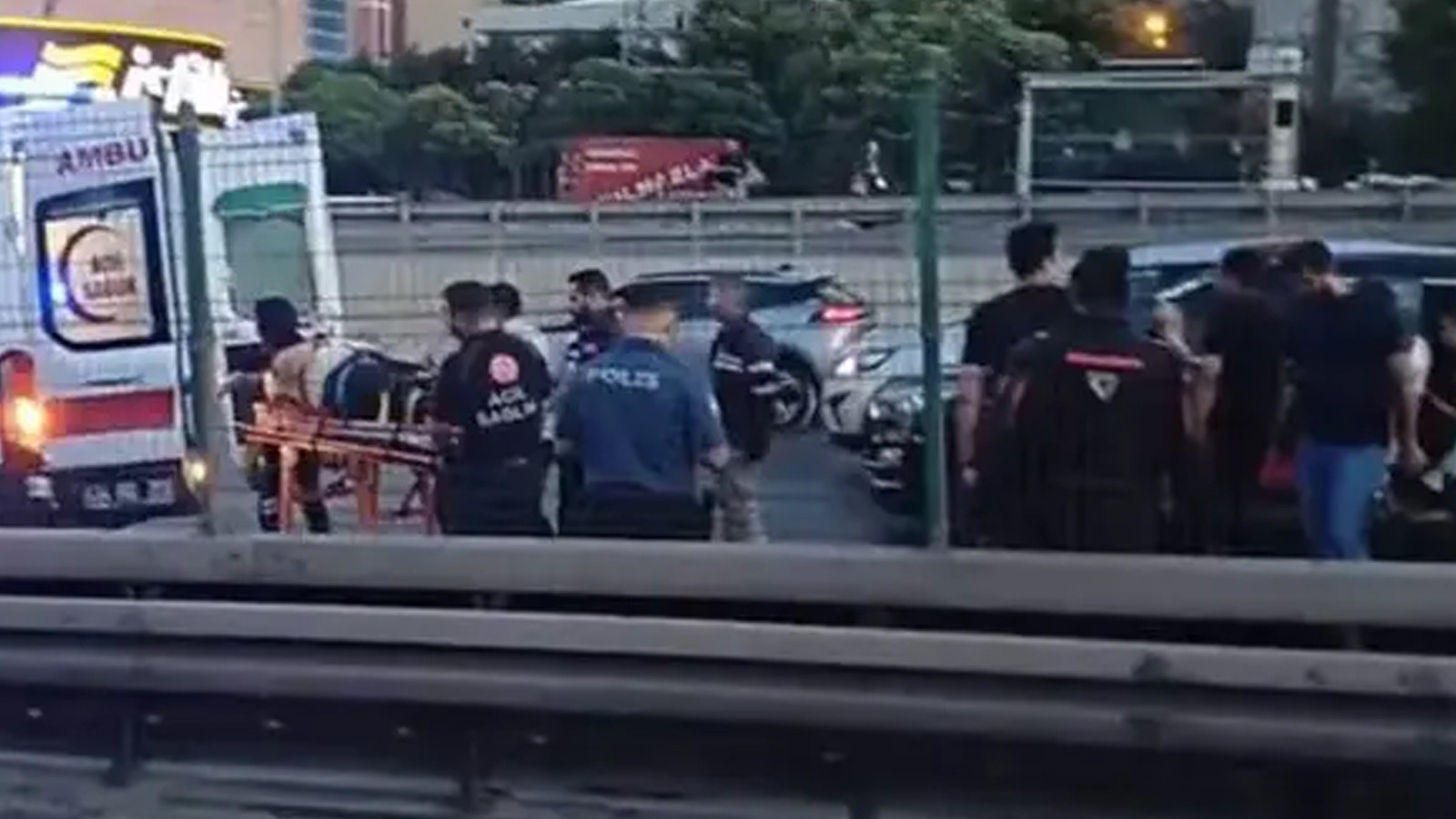 Beylikdüzü'nde Üç Araçlı Zincirleme Kaza: 1 Kişi Yaralandı