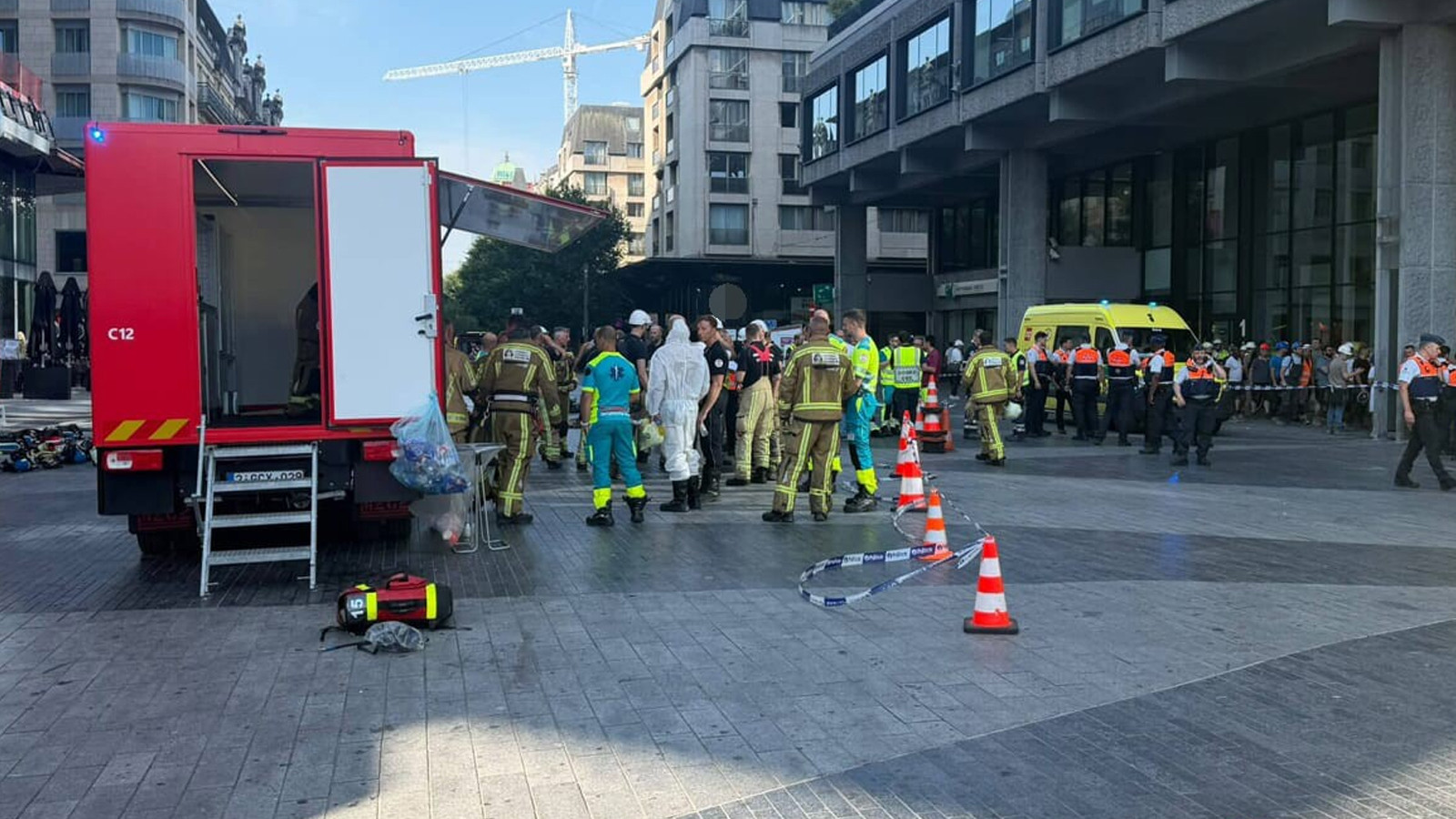 Brüksel’de 15 katlı binada yangın: 2 ölü, 4 kayıp