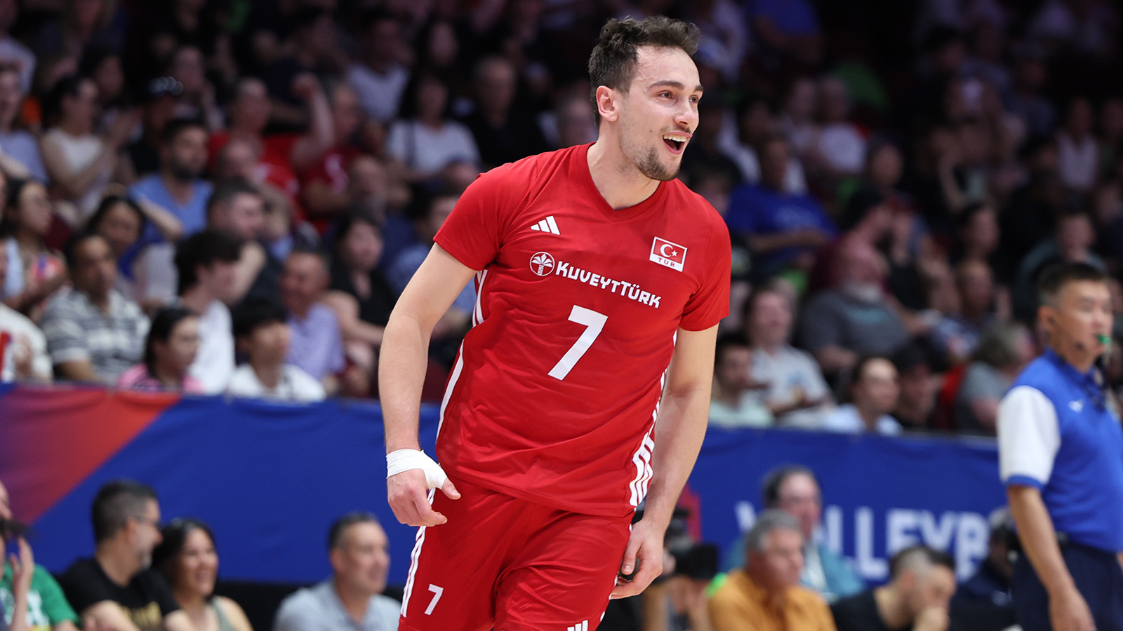 Milli voleybolcu Bedirhan Bülbül, omzundan sakatlık geçirdi