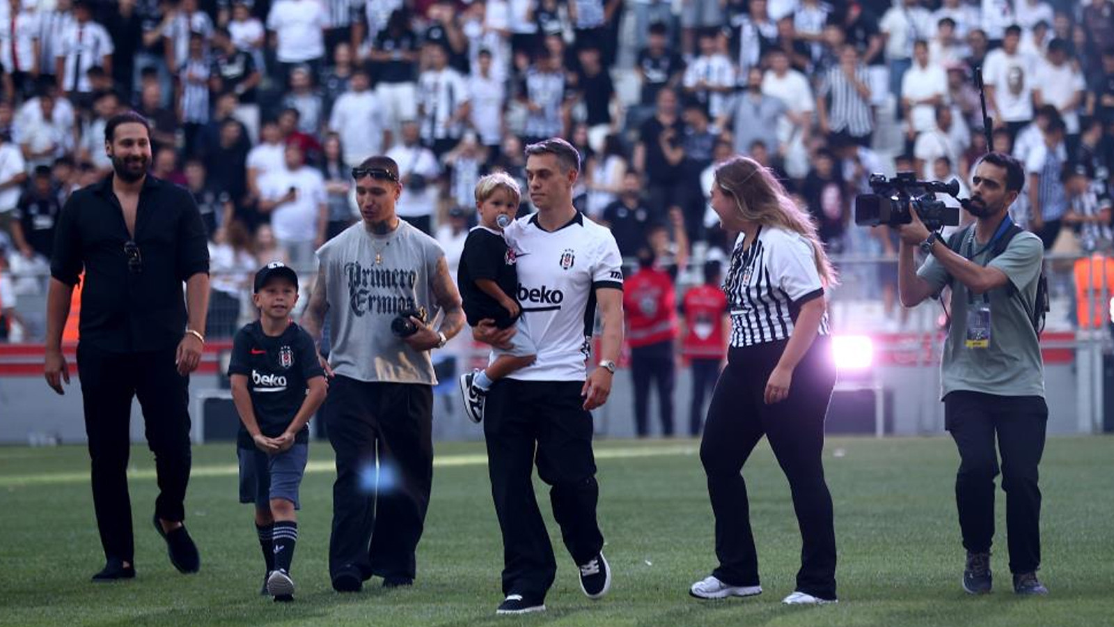Leandro Trossard, 20 bin taraftarın önünde imza attı