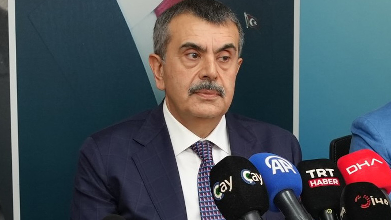 Bakan Tekin: Osmanlı ile Cumhuriyet'i barıştırmamız lazım