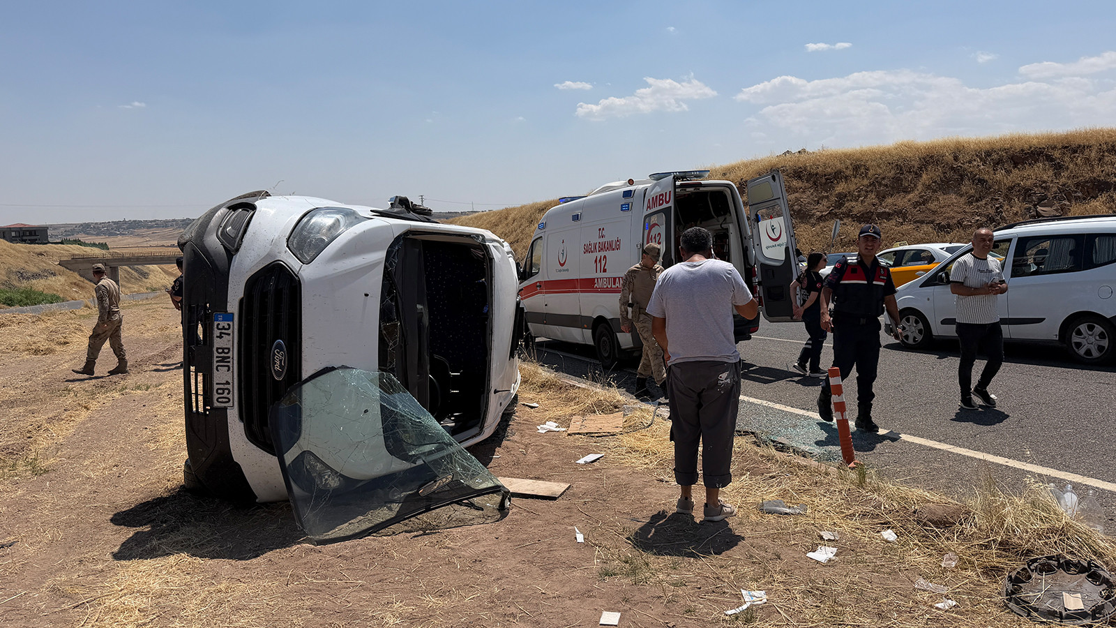 Diyarbakır'da Öğrenci Servisi ve Otomobil Çarpıştı: 19 Kişi Yaralandı