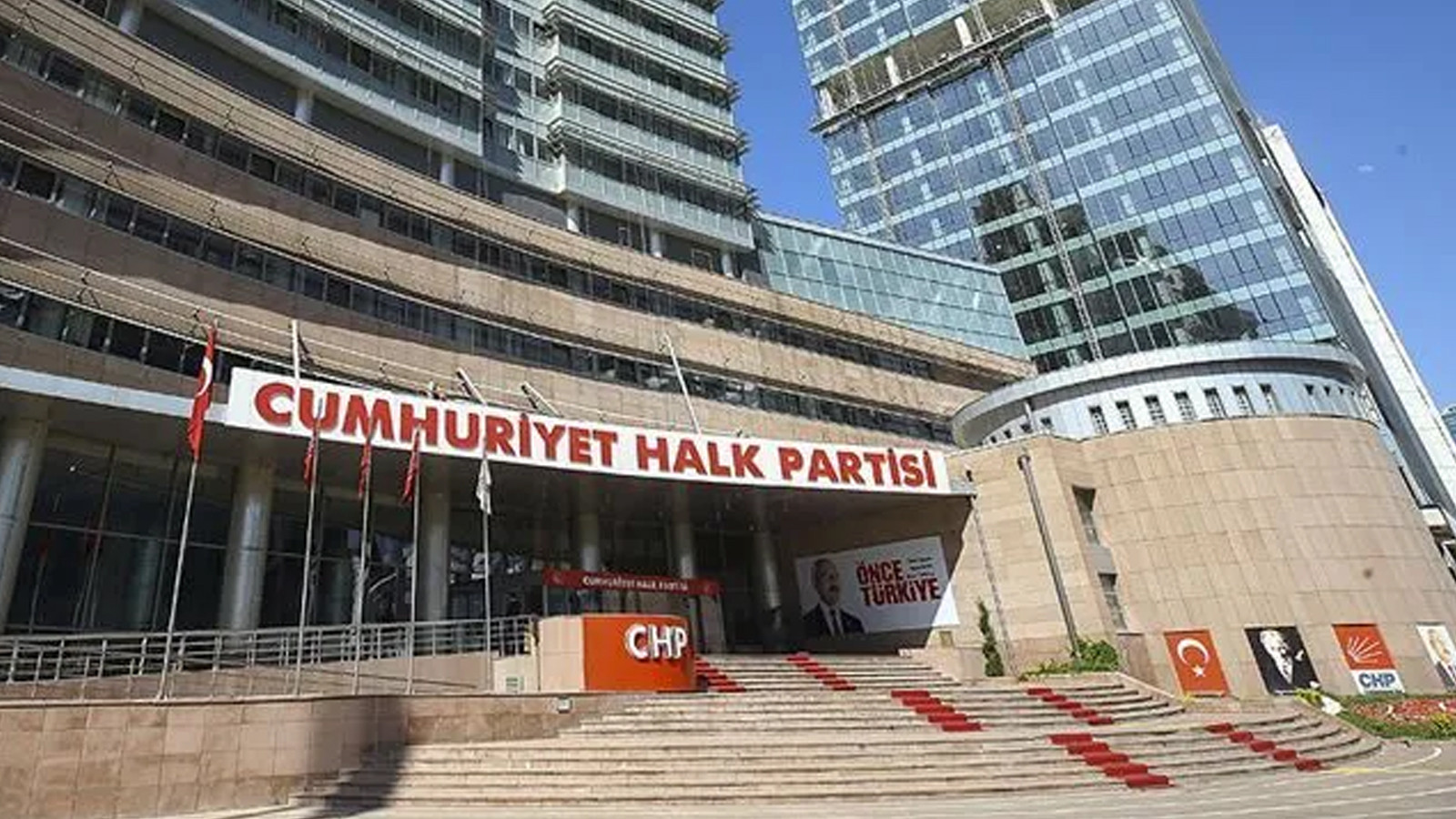 CHP'de İstanbul'da 7 İlçe Yönetimi Görevden Alındı