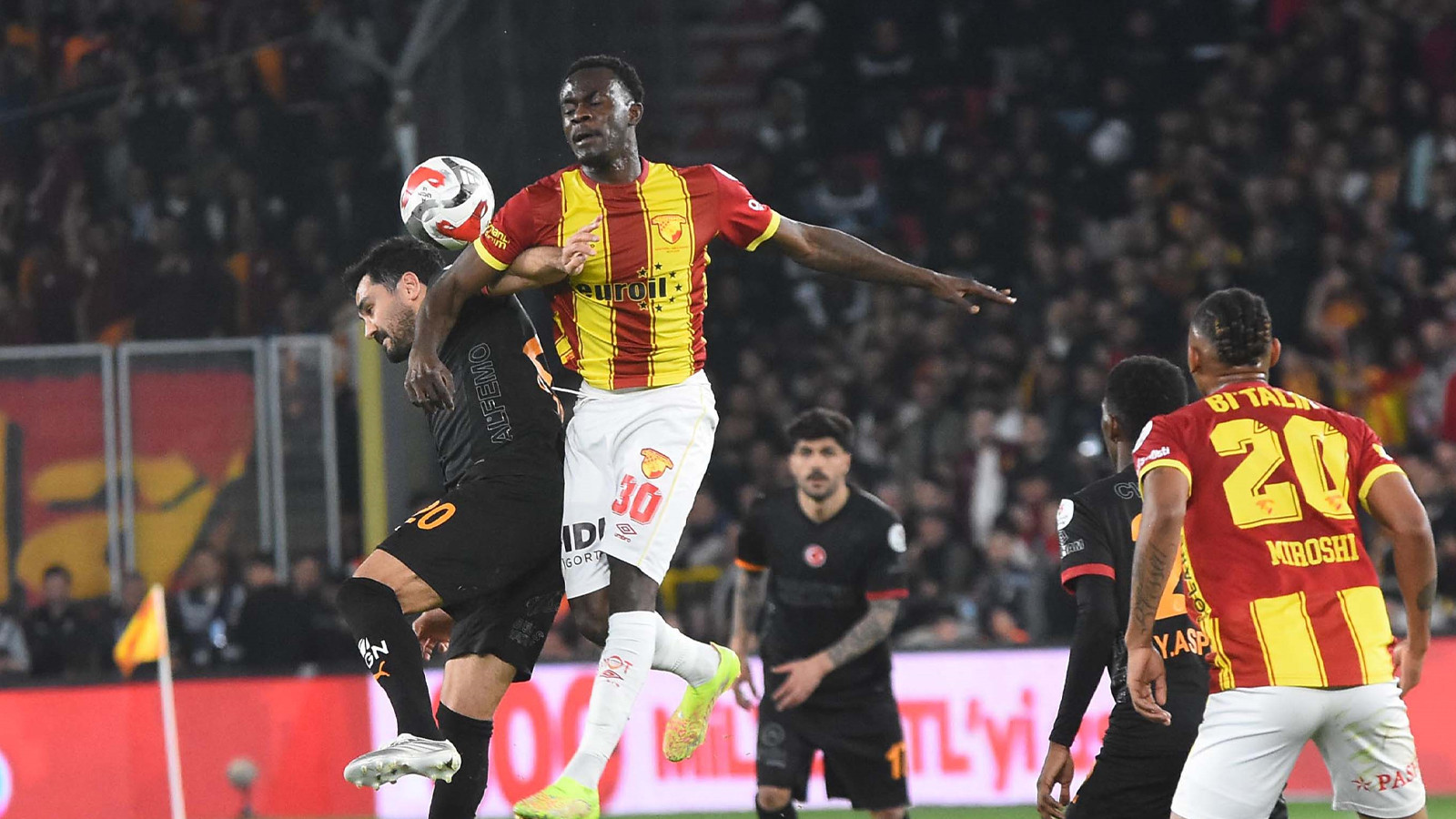 Göztepe Juan ve Dennis'i saklıyor