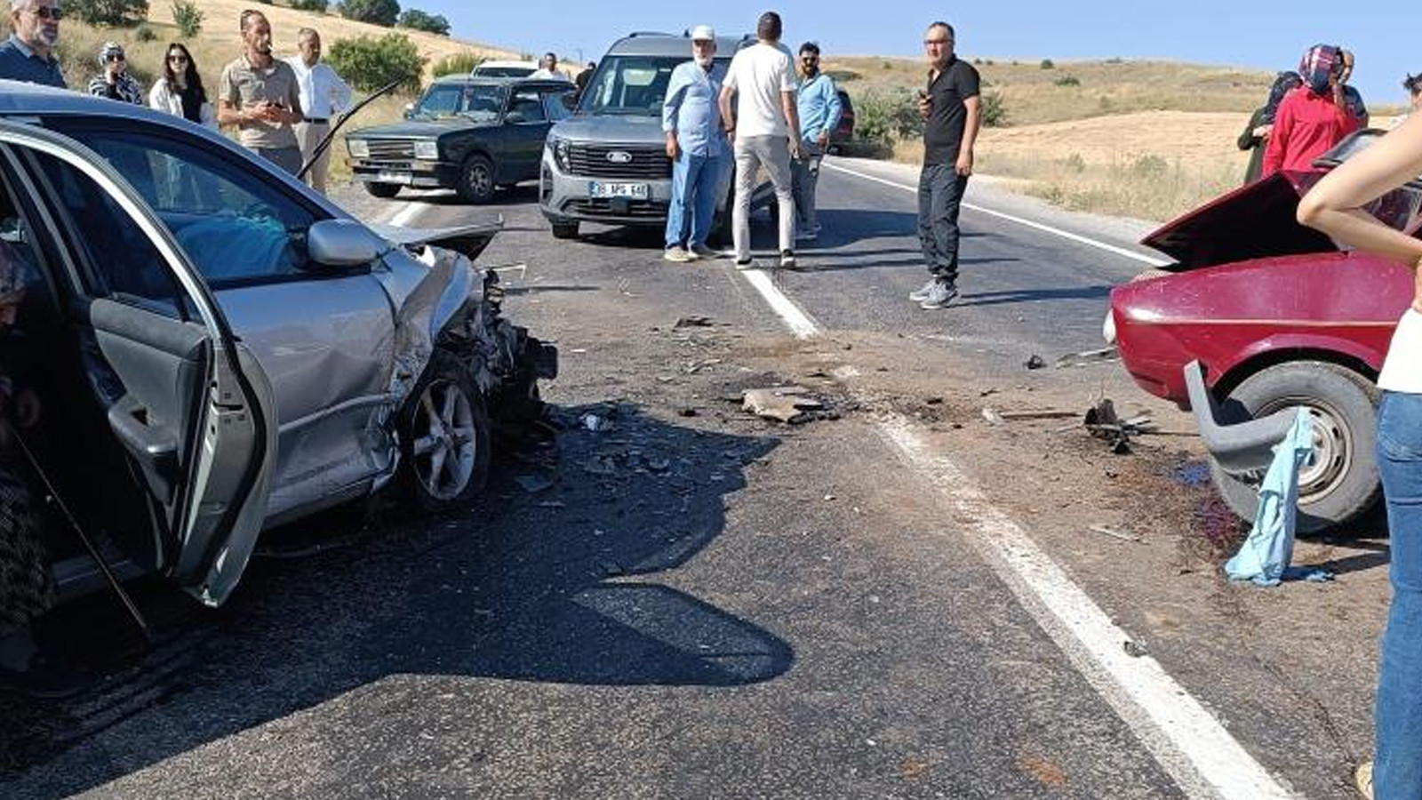Kayseri'de 2 otomobil çarpıştı: 1 ölü, 6 yaralı
