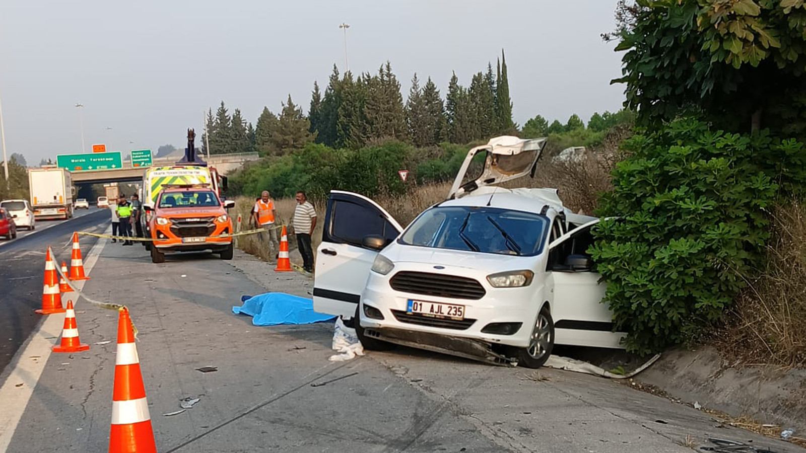 Mersin'de feci kaza! Tır hafif ticari araca çarptı: 2 ölü, 2 yaralı