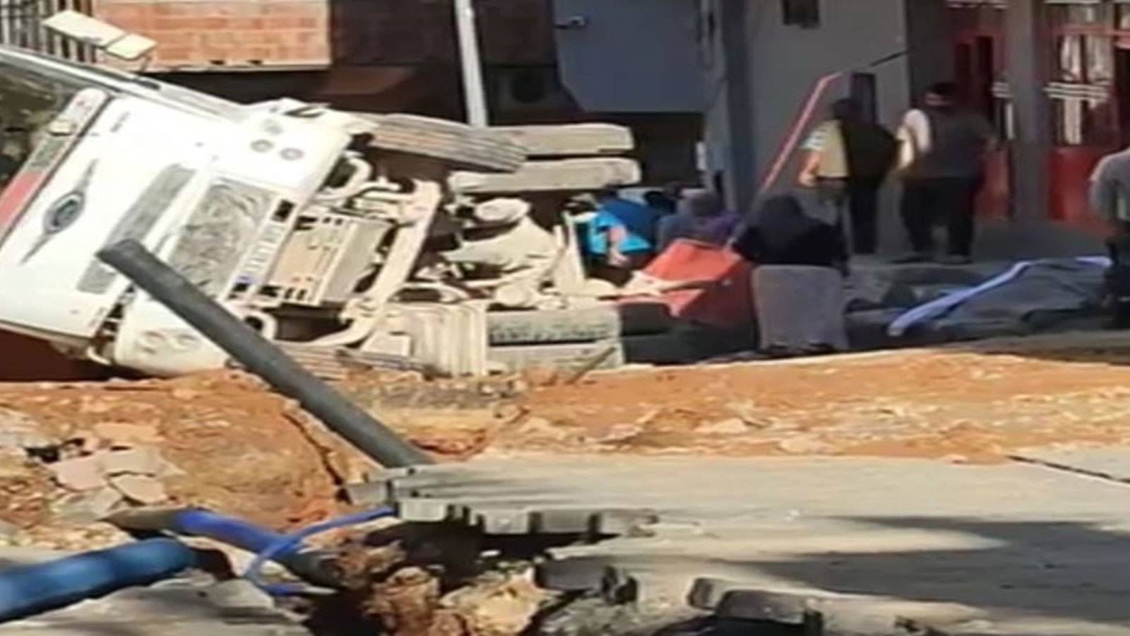 Şanlıurfa'da kamyonun altında kalan kız çocuğu hayatını kaybetti