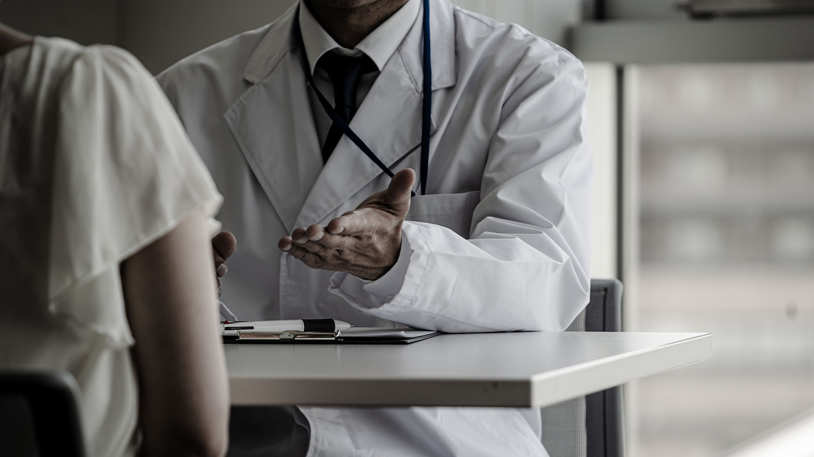 Ağrı'da doktordan skandal 'kadın sünneti' ilanı!