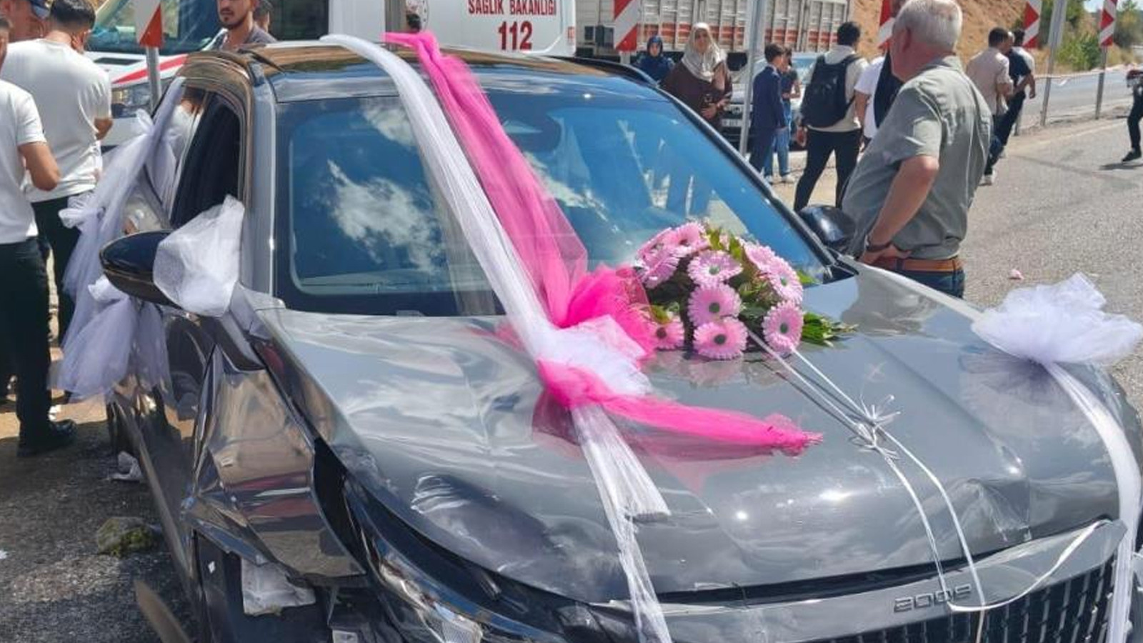 Malatya'da Düğün Konvoyunda Zincirleme Kaza: Yaralılar Var
