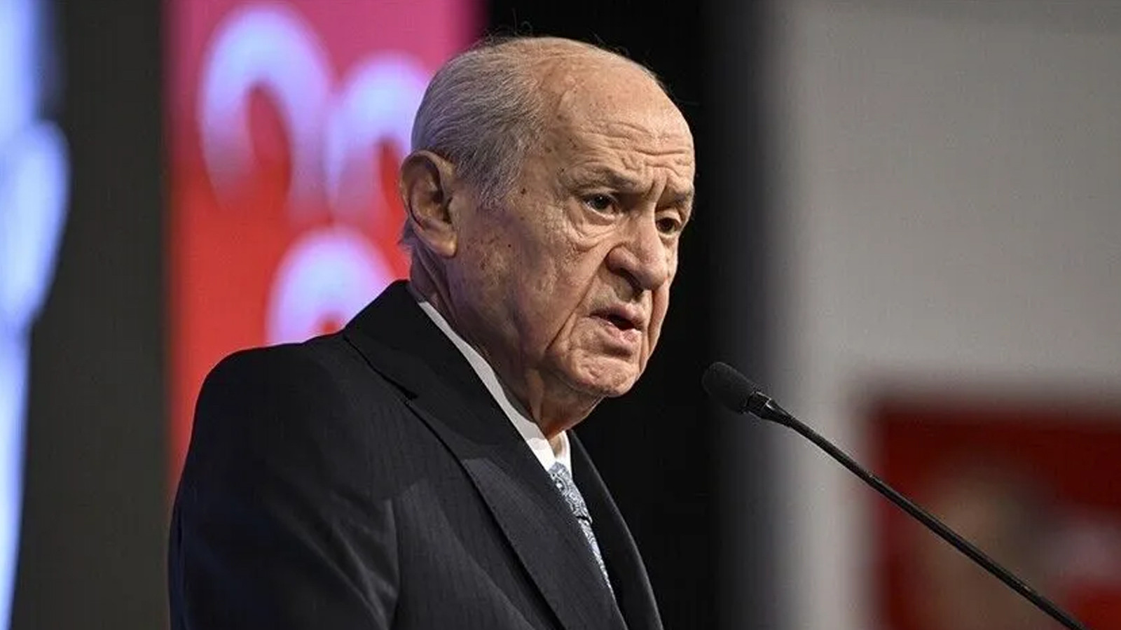 Bahçeli'den A Milli Kadın Voleybol Takımı'na Kutlama Mesajı