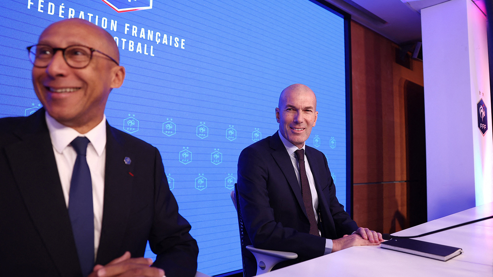 Fransa Milli Takımı’nın yeni teknik direktörü resmen Zinedine Zidane oldu