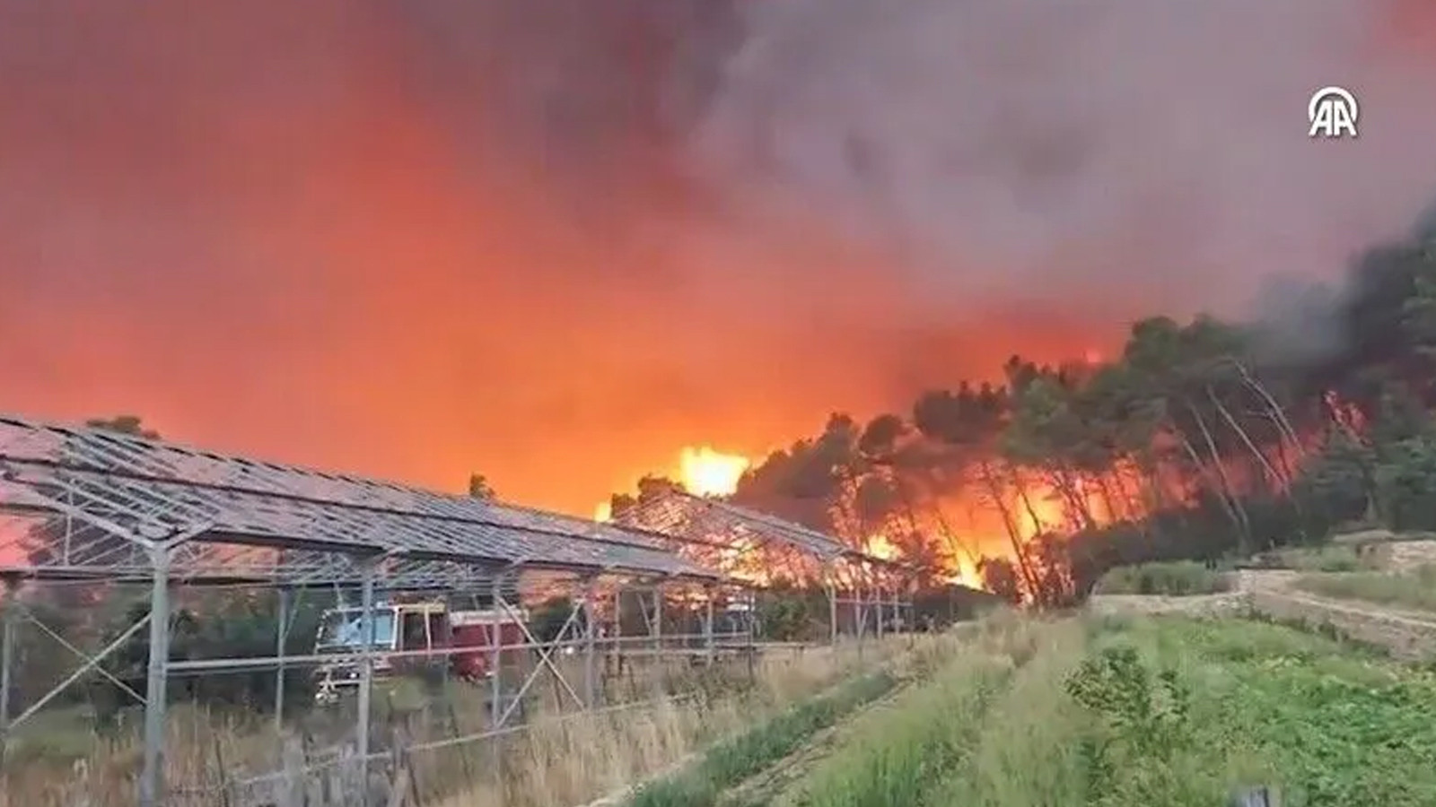 Fransa'da yangın nedeniyle 4 bin kişi daha tahliye edildi