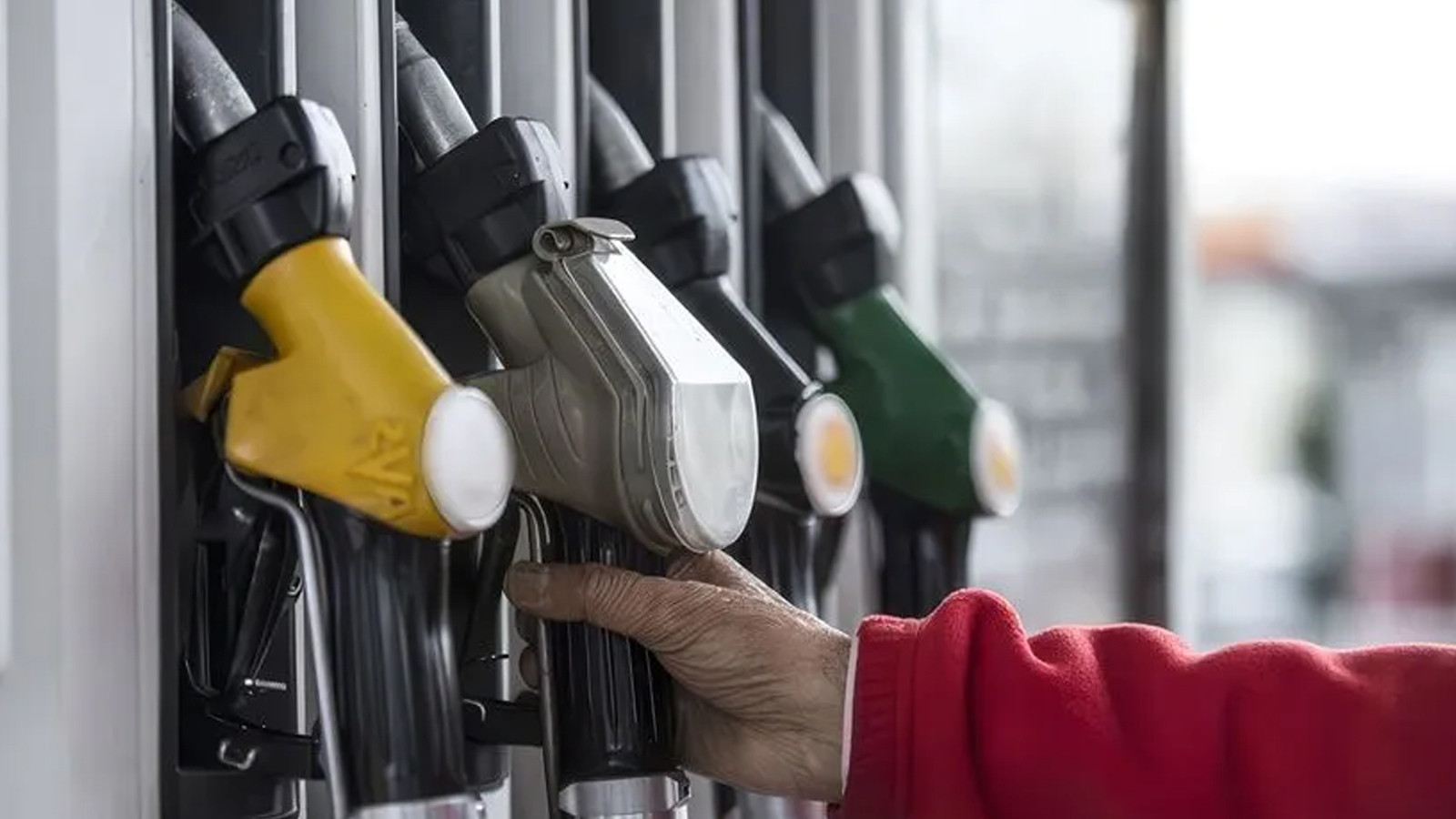 Petrol Fiyatlarında Sert Düşüş: Akaryakıtta İndirim Kapıda