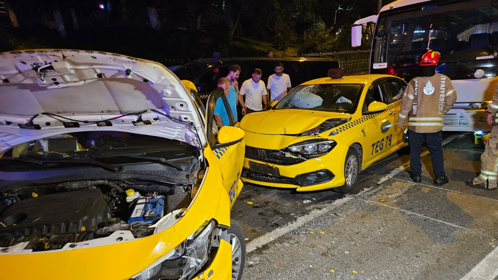 İstanbul Beyoğlu'nda Zincirleme Kaza: 8 Araç Çarpıştı