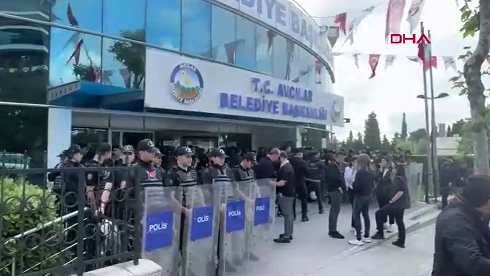 Avcılar Belediyesine Yönelik İhaleye Fesat Soruşturmasında 12 Kişi Tutuklandı