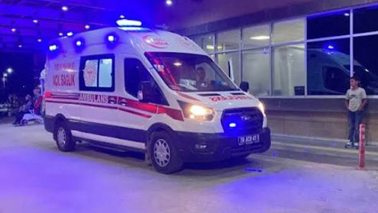 Elini yem kırma makinesine kaptıran çiftçi ağır yaralandı
