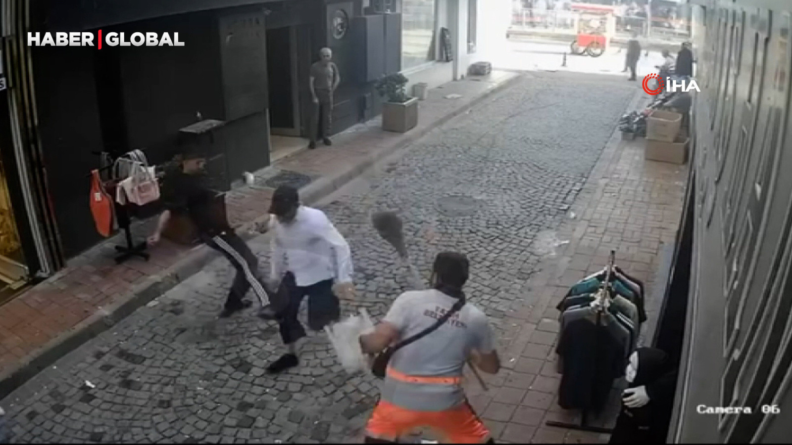 Fatih'te Telefon Hırsızına Temizlik Personeli Müdahalesi