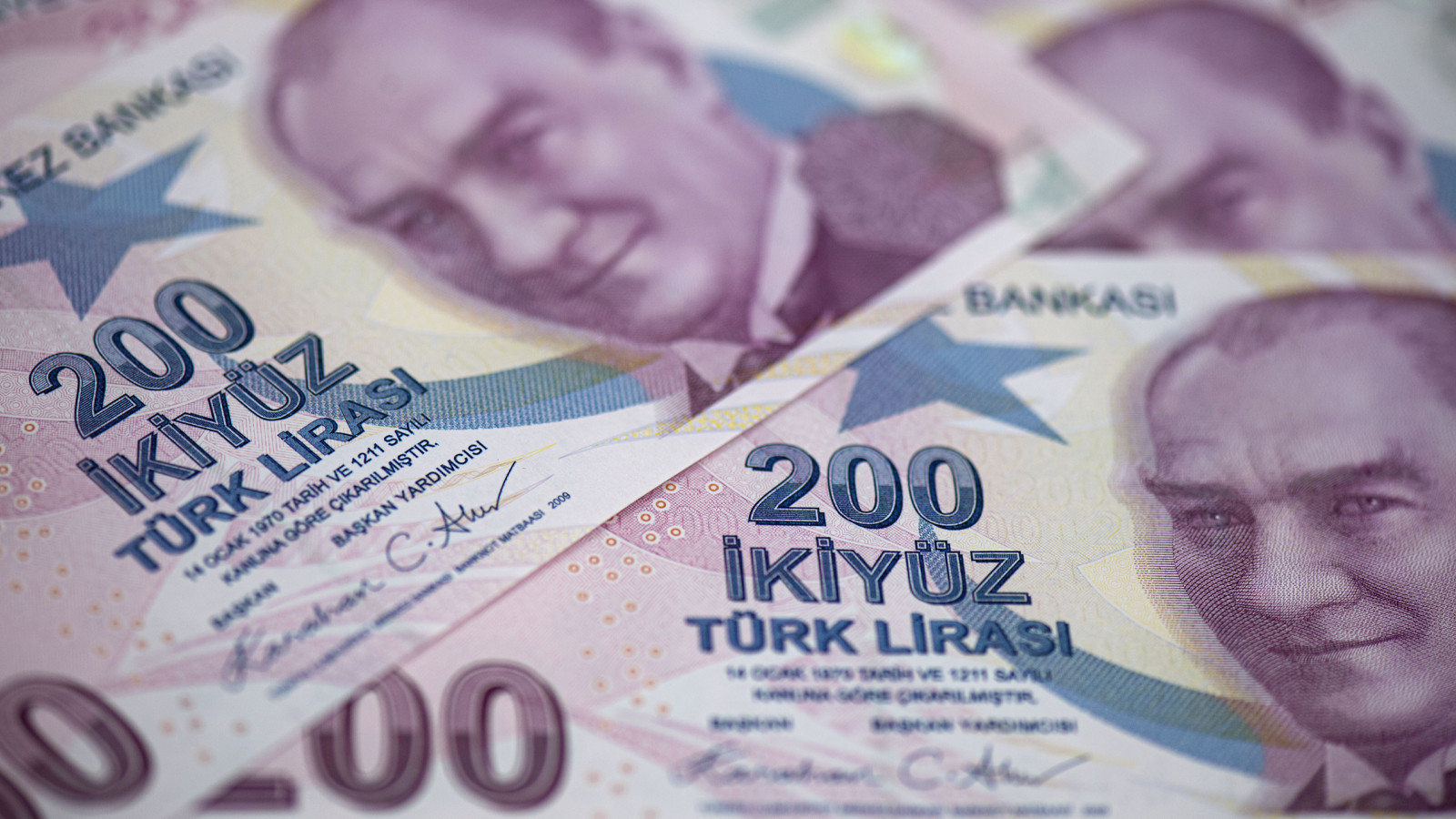 Emeklilere Seyyanen Zam Konusunda AYM'den Önemli Karar