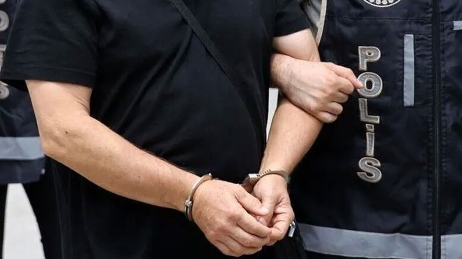 Kuşadası Belediyesi'nde rüşvet operasyonu: 16 kişi adliyeye sevk edildi