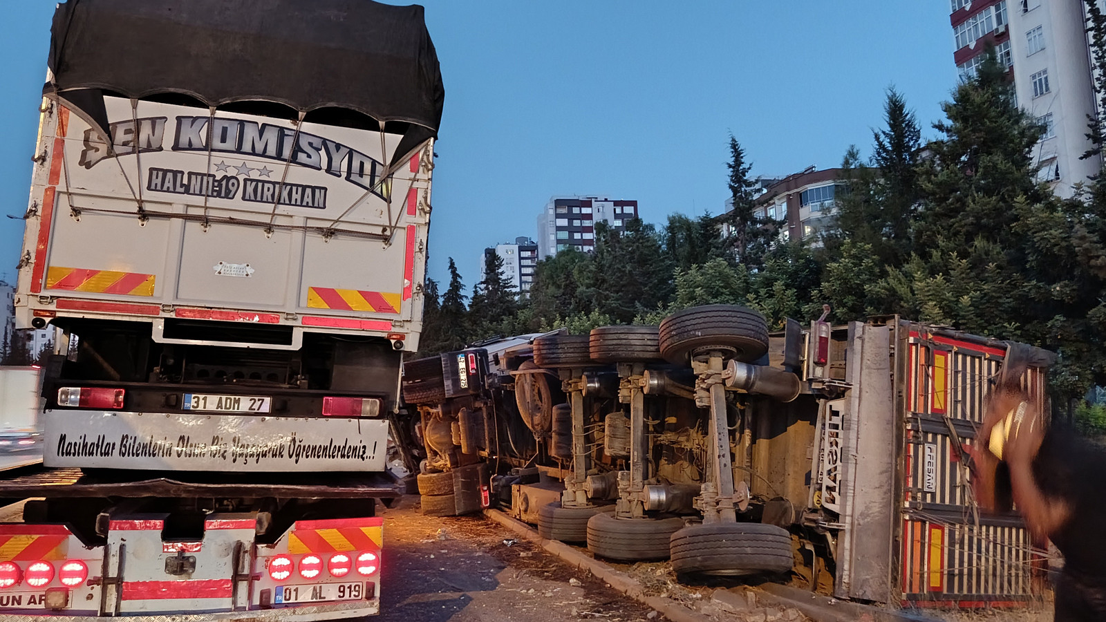 Adana'da Trafik Kazası: 3 Kişi Yaralandı