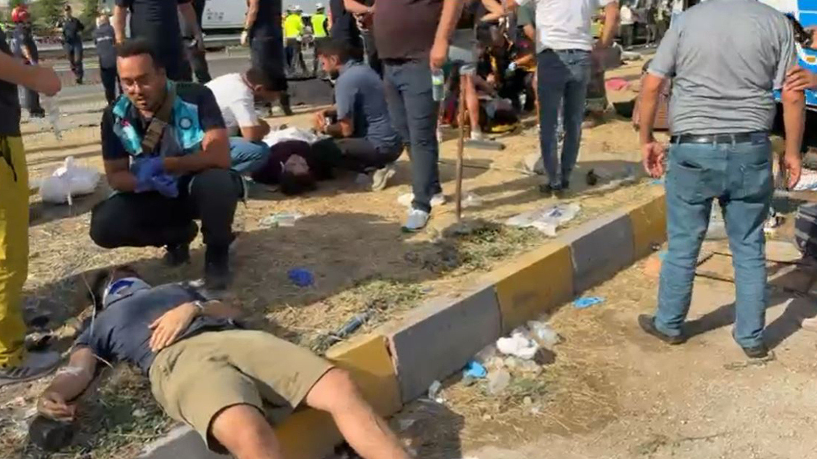 Ankara'da Midibüs ve Kamyonet Çarpıştı: 1 Ölü, 16 Yaralı