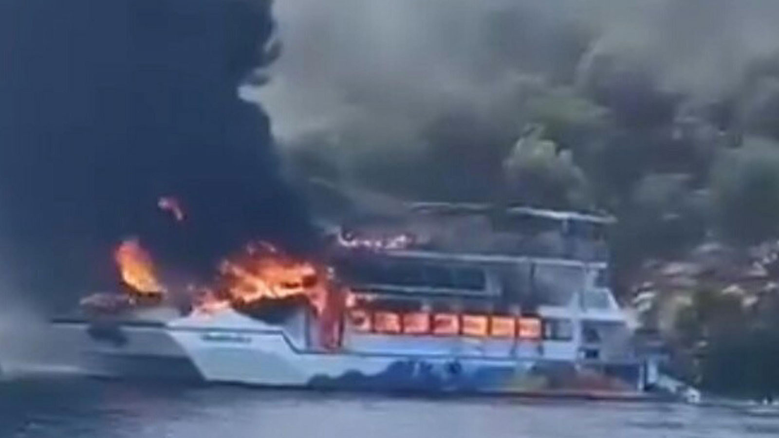 Fethiye’de koyda can pazarı! Tekne yandı: 115 yolcu suya atladı