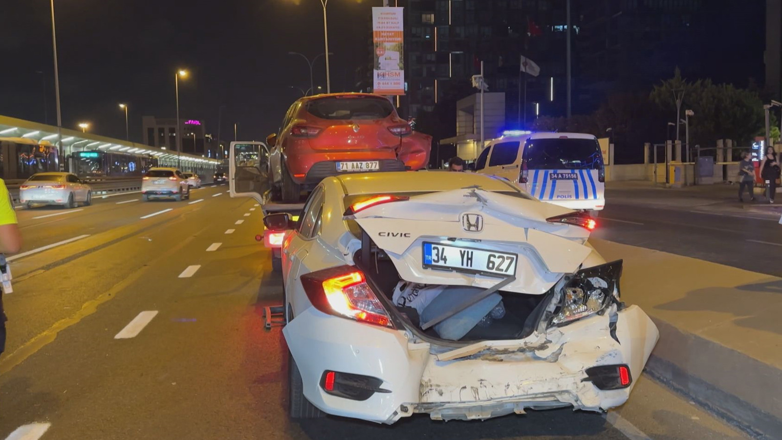 Bahçelievler'de Zincirleme Trafik Kazası: 3 Yaralı