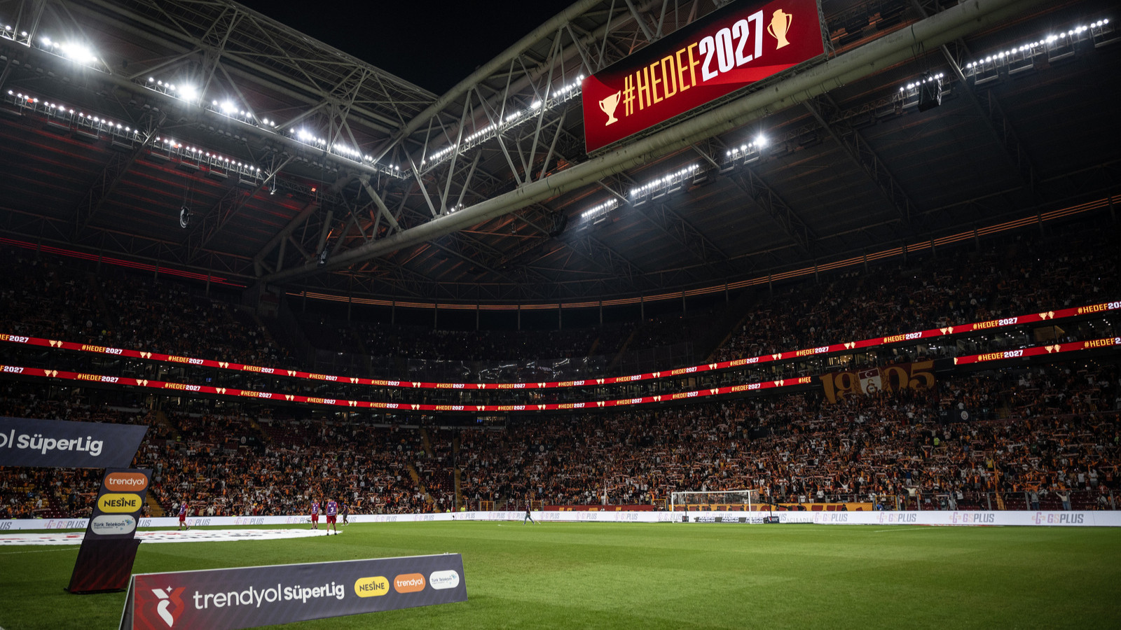 Galatasaray Taraftarlarından 'Yönetim İstifa' Sloganları