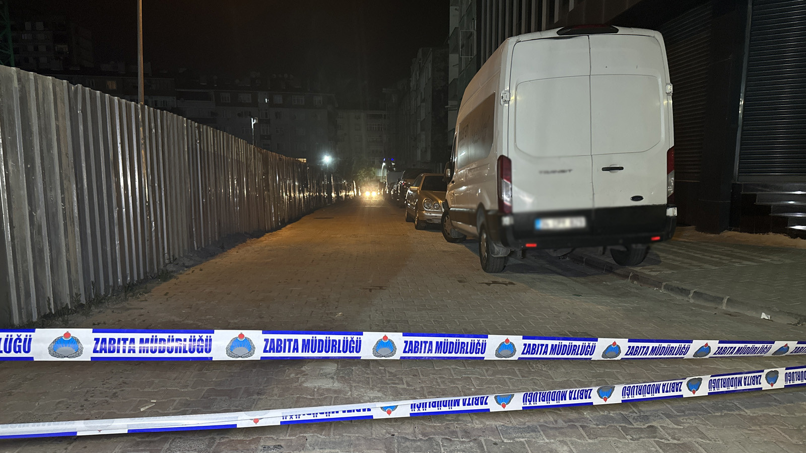 Sultangazi'de İnşaat Temelinde Toprak Kayması Trafiği Felç Etti