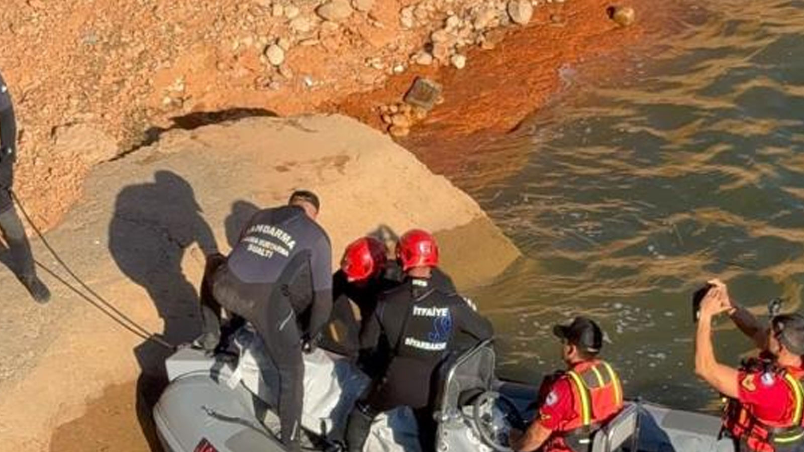 Diyarbakır'da Göksu Barajı'nda Erkek Cesedi Bulundu