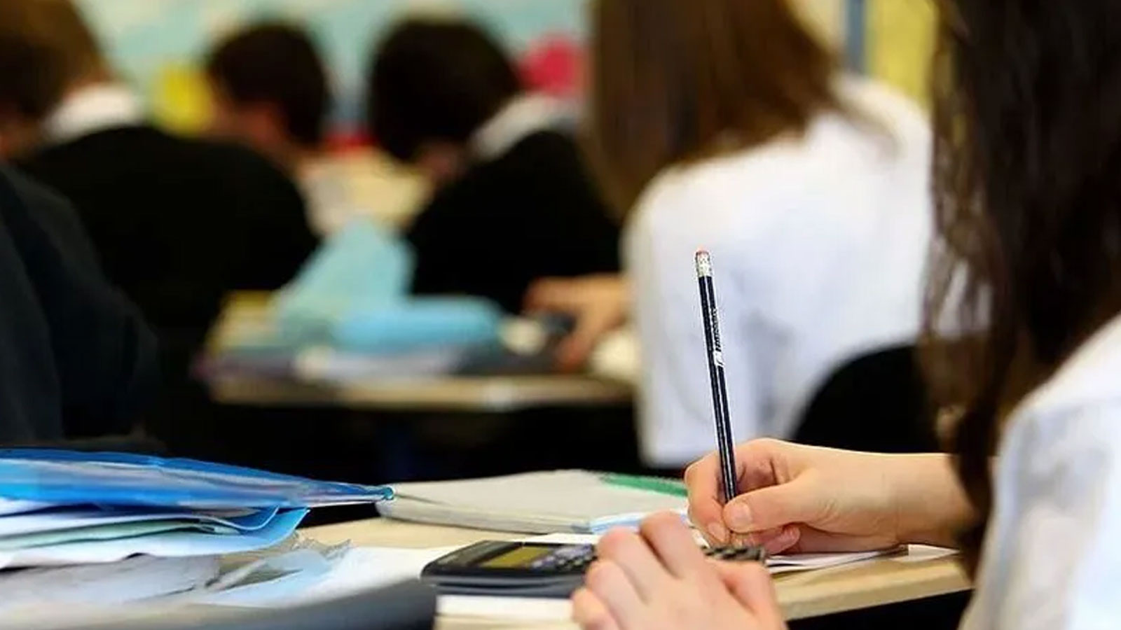 MEB’den yeni eğitim yılı genelgesi: Okullarda cep telefonu, deneme sınavı ve kayıt parası kararı