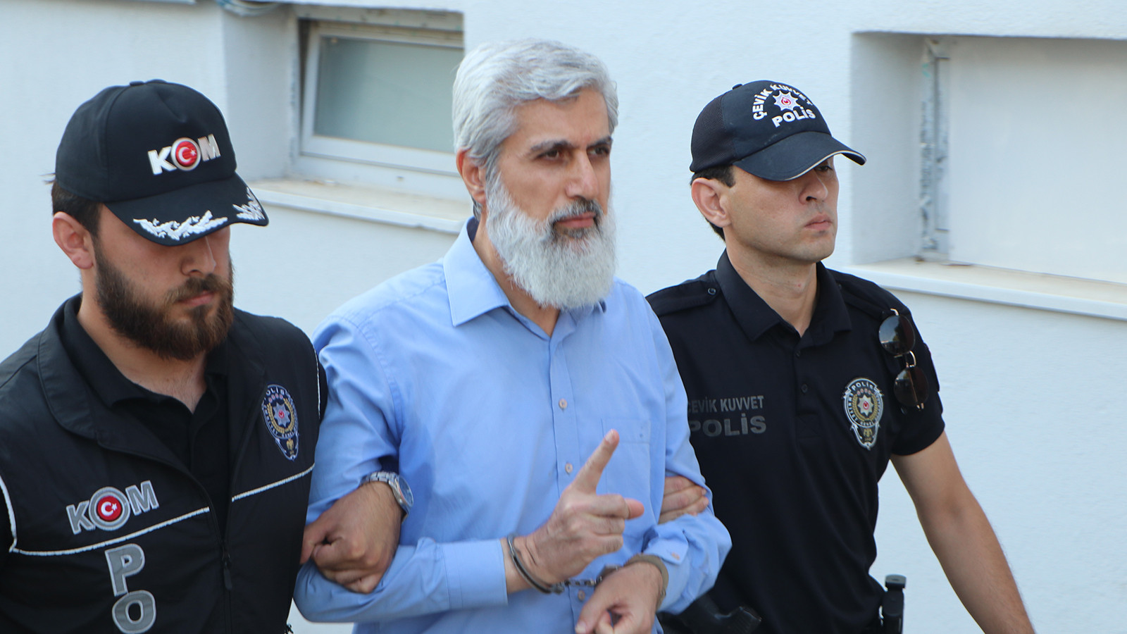 Alparslan Kuytul ve Eşiyle Birlikte 56 Kişi Adliyeye Gönderildi