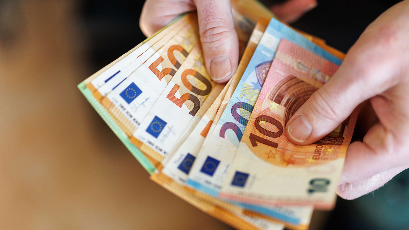 Avrupalılar evde nakit para saklıyor... Sebebi belli oldu
