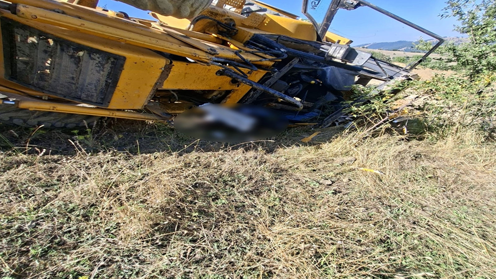 Samsun'da iş makinesi devrildi: 43 yaşındaki kişi hayatını kaybetti