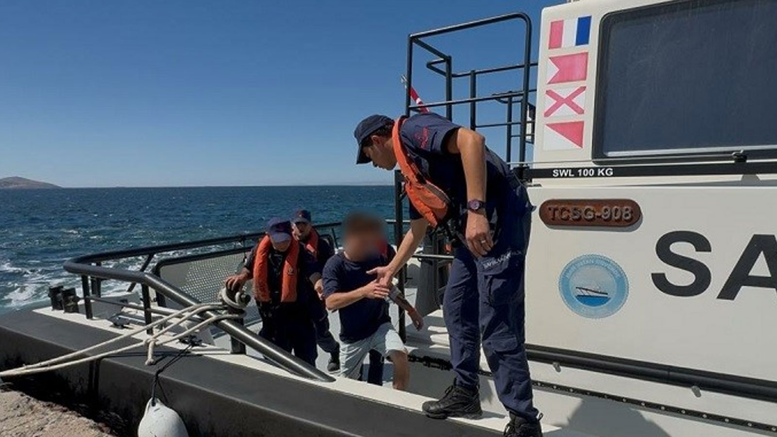 Bozcaada açıklarında gemide rahatsızlanan personelin tıbbi tahliyesi gerçekleştirildi