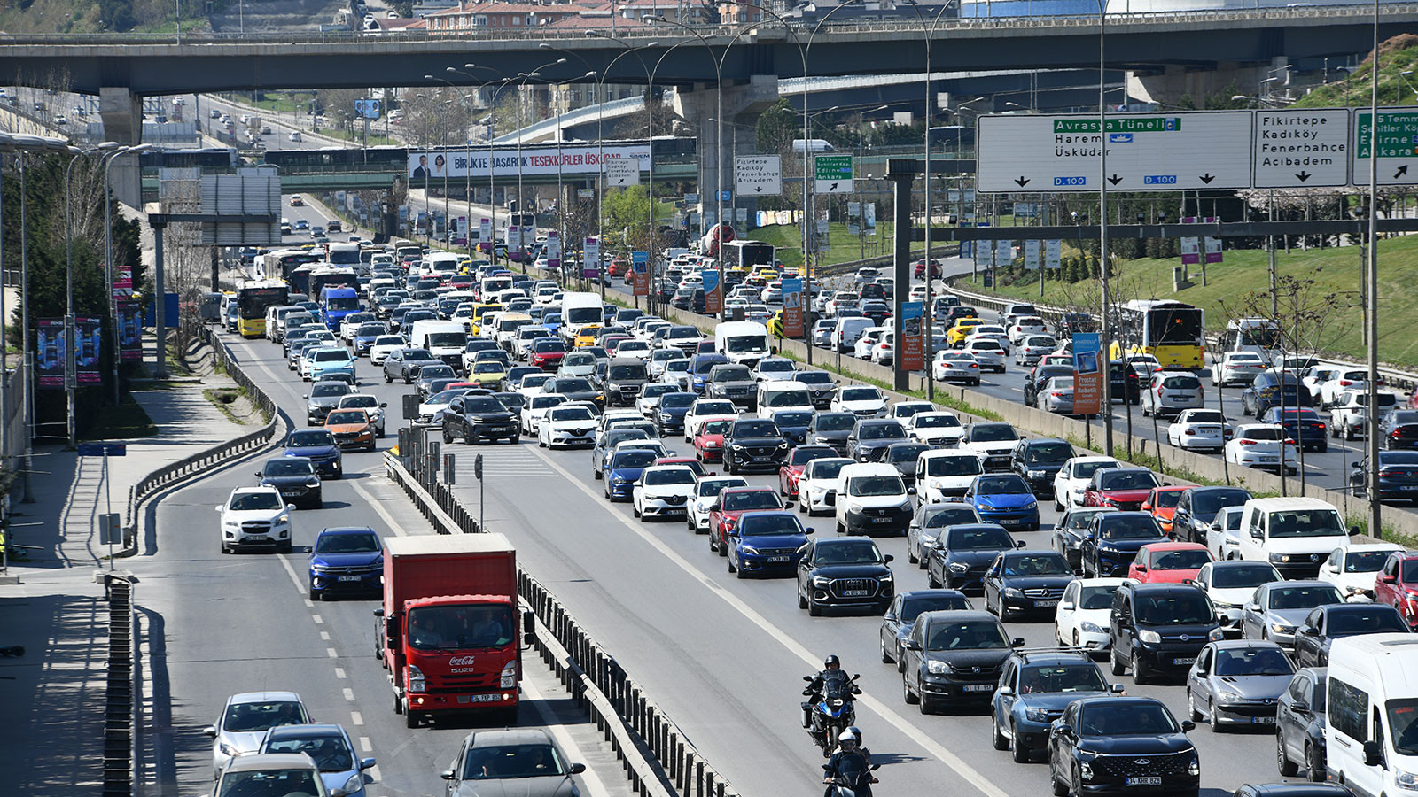 İstanbul'da bazı yollar bugün trafiğe kapatılacak!