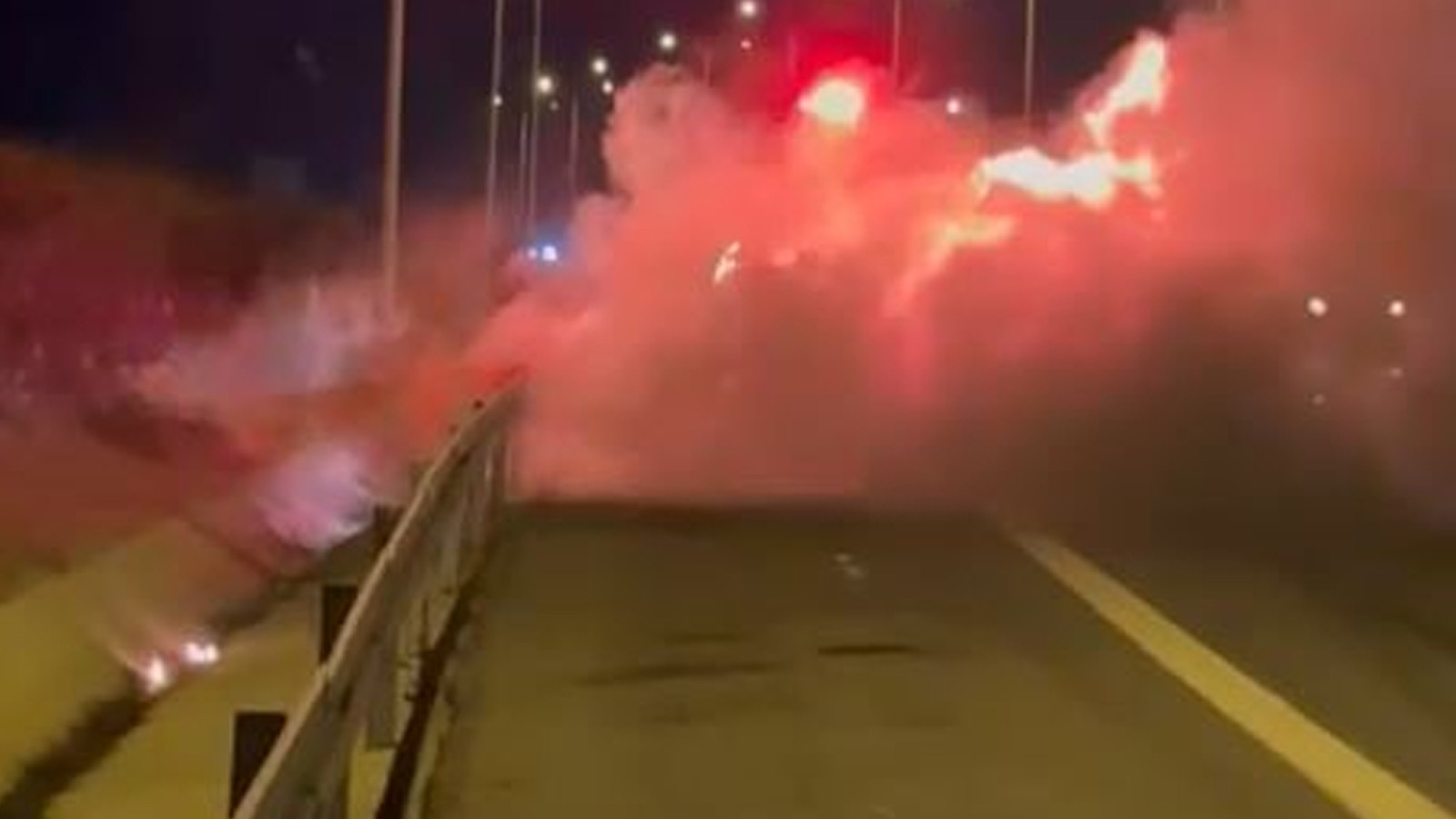 Kuzey Marmara Otoyolu’nda seyir halindeki otomobil alev alev yandı