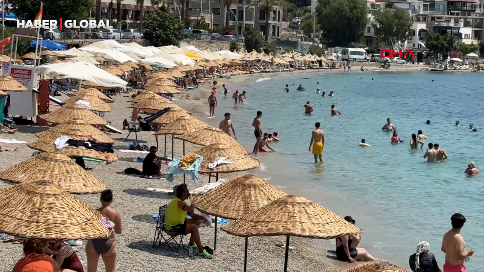 Bodrum'da hava sıcaklığı 40 dereceyi aştı, sahillerde yoğunluk yaşandı
