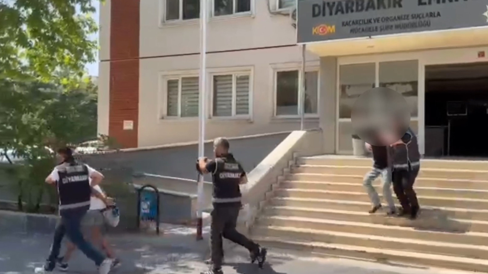 Diyarbakır'daki operasyonda 4 kişi el bombasıyla yakalandı