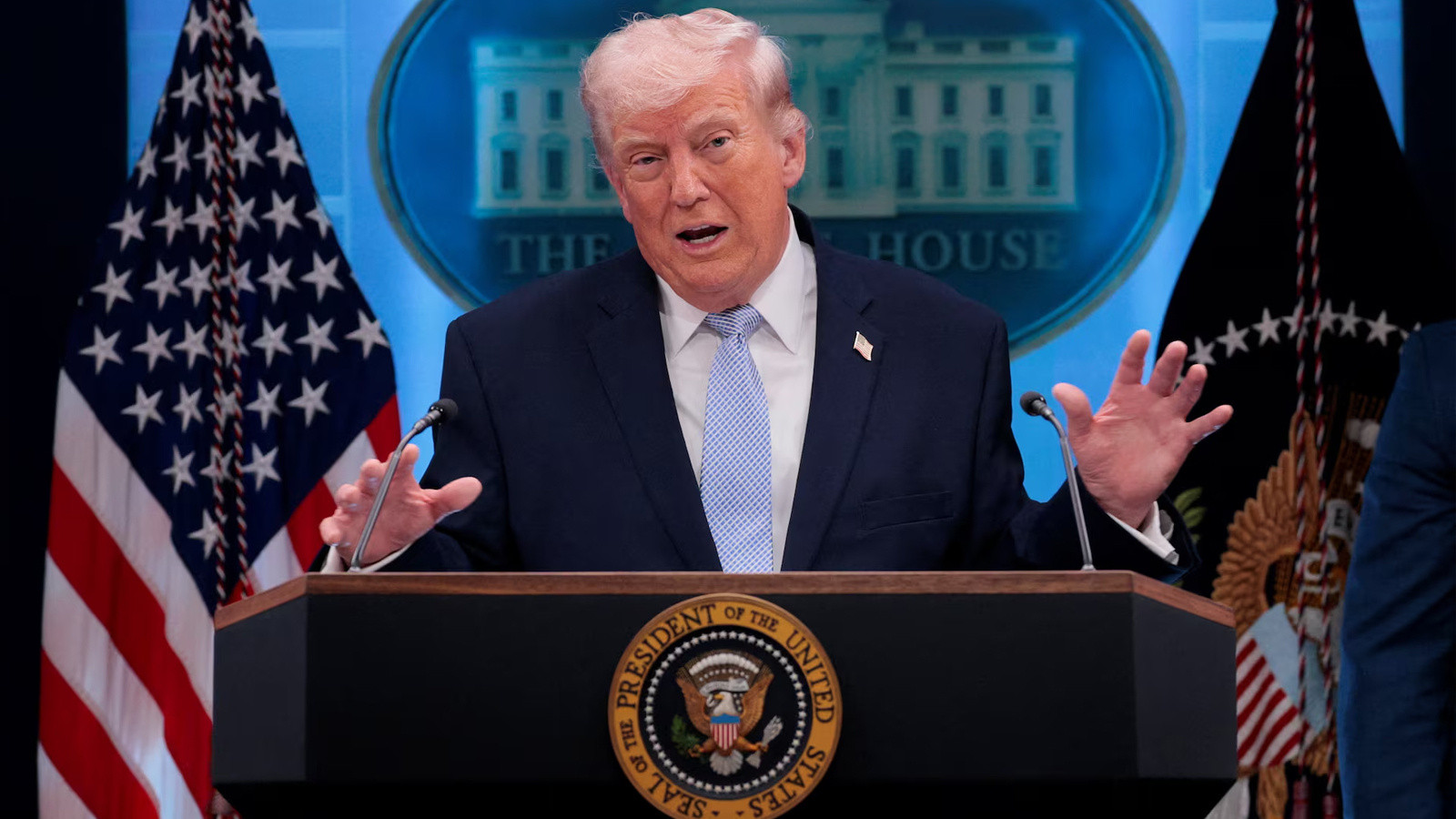 ABD Başkanı Trump: İran tamamen çöküşte