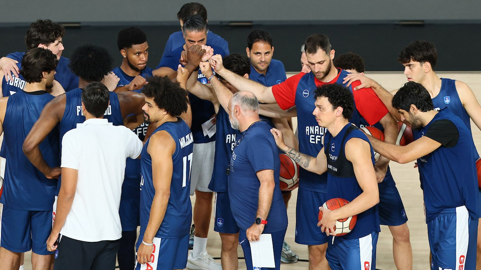 Anadolu Efes 2026-27 sezonunu açtı
