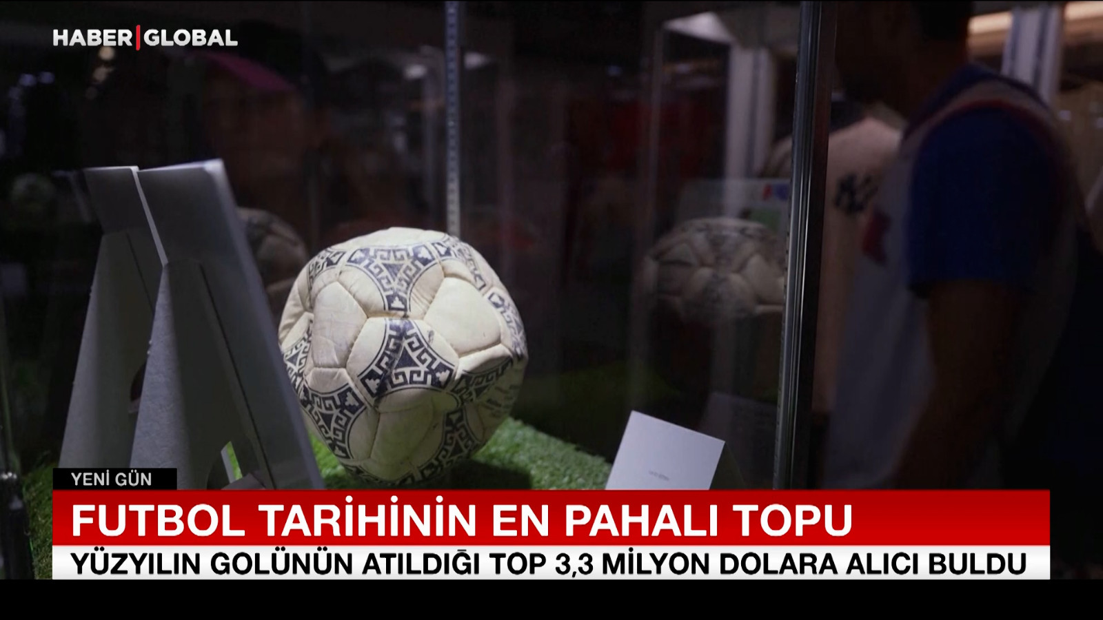 Futbol tarihinin en pahalı topu, 3,3 milyon dolara alıcı buldu