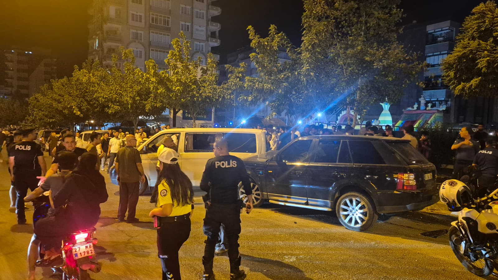 Gaziantep'te Polisin 'Dur' İhtarına Uymayan Sürücü 3 Araca Çarptı